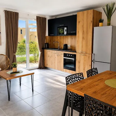Hoteliere Les Hameaux De Saint Cyprien 35 M2 1 * Lecci