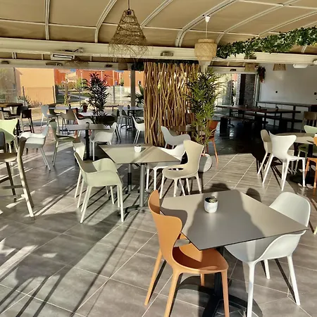 Hoteliere Les Hameaux De Saint Cyprien 35 M2 1 * Lecci
