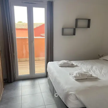 Hoteliere Les Hameaux De Saint Cyprien 35 M2 1 * Lecci