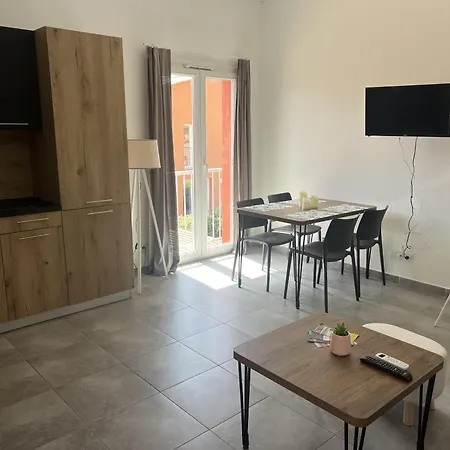 Hoteliere Les Hameaux De Saint Cyprien 35 M2 1 * Lecci