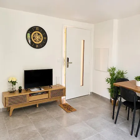 Hoteliere Les Hameaux De Saint Cyprien 35 M2 1 * Lecci