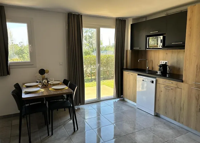 Hoteliere Les Hameaux De Saint Cyprien 35 M2 1 * Lecci