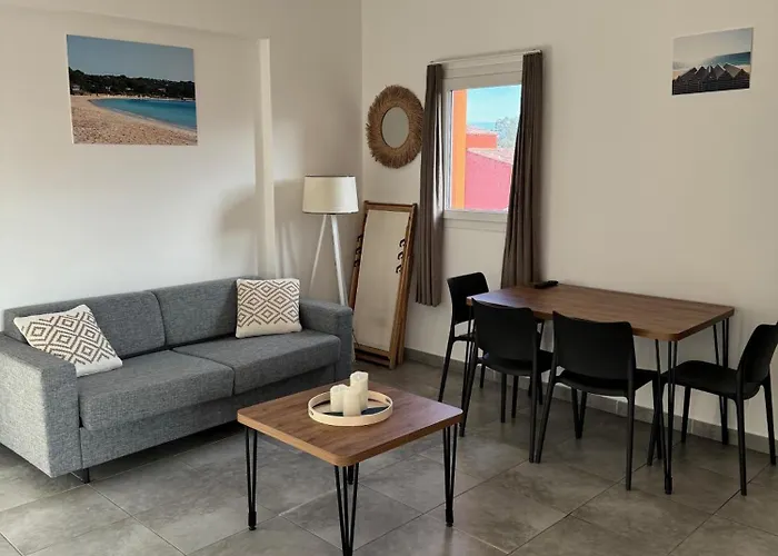Hoteliere Les Hameaux De Saint Cyprien 35 M2 1 * Lecci