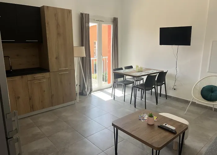 Résidence Hôtelière Les Hameaux De Saint Cyprien 35 M2 1 * Lecci