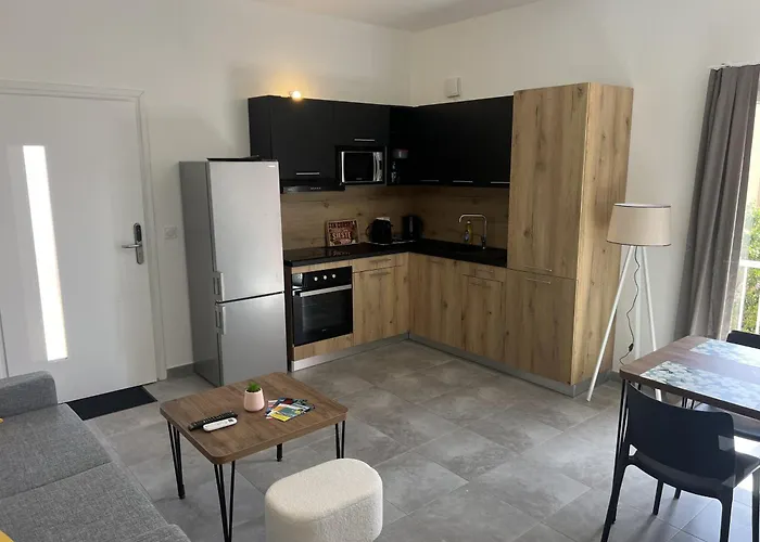Résidence Hôtelière Les Hameaux De Saint Cyprien 35 M2 1 Appartement Lecci