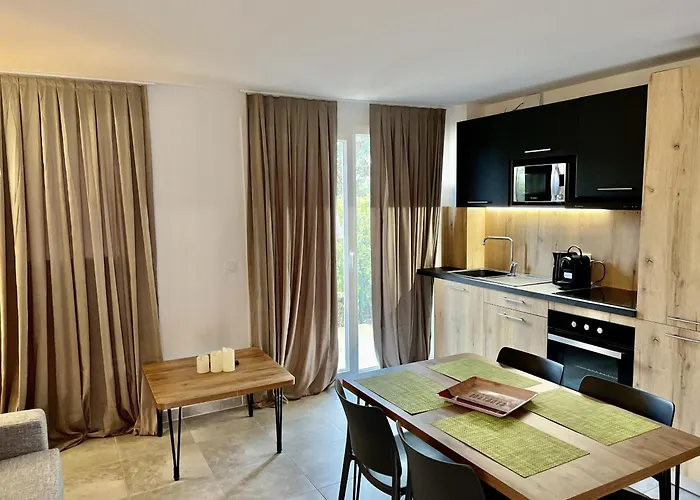 Résidence Hôtelière Les Hameaux De Saint Cyprien 35 M2 1 Appartement *